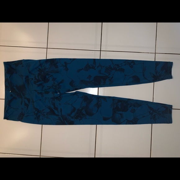 Floral Pattern Tights - Picture 3 of 3